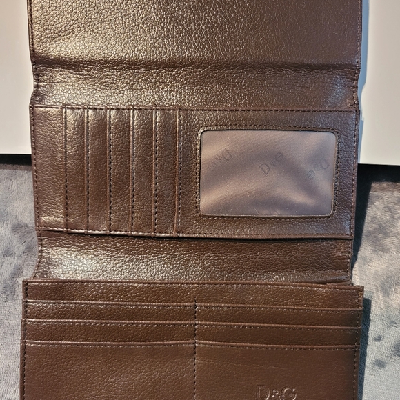 Dolce & Gabanna - Picture 6 of 6